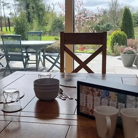 Three Hares Farmhouse, Galway Nocleg ze śniadaniem 3*