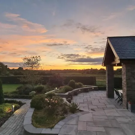 Three Hares Farmhouse, Galway Nocleg ze śniadaniem