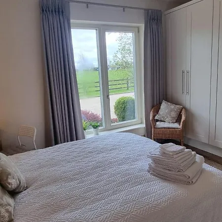 Three Hares Farmhouse, Galway Nocleg ze śniadaniem