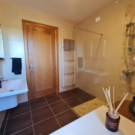 Three Hares Farmhouse, Galway Nocleg ze śniadaniem 3*